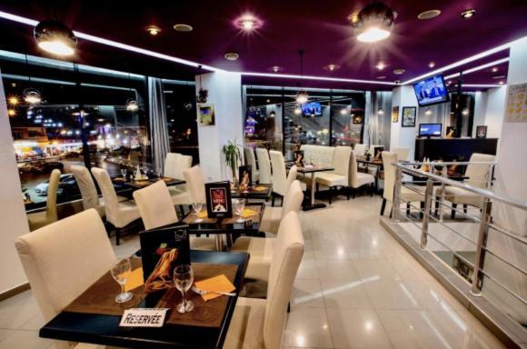 Calypso Hotel Aïn El Turk Buitenkant foto