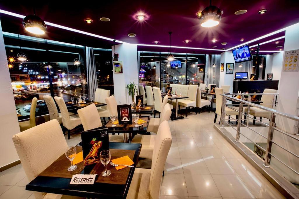 Calypso Hotel Aïn El Turk Buitenkant foto